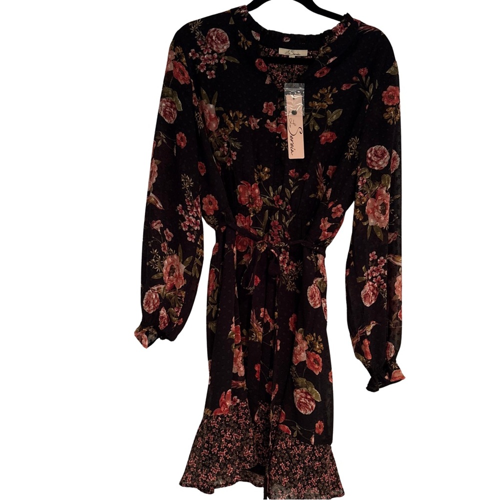 Chic Long Sleeve Floral Dress in Black